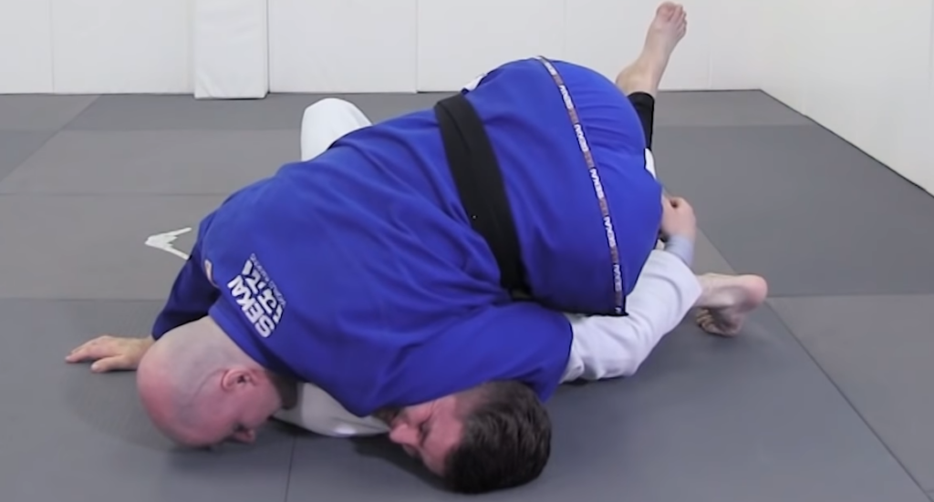 A bjj Practitioner demonstrating a crossface